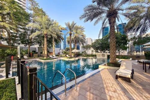 Downtown Luxury 1 Bed with City Skyline Views