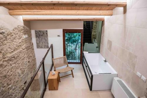 Una cama o camas en una habitación de Borgo Baccile by Vini Fantini