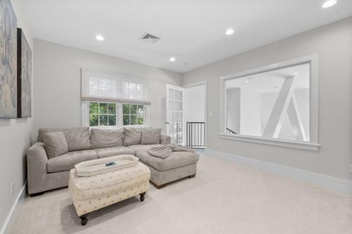 Χώρος καθιστικού στο 161 Bay Lane Centerville Cape Cod - Bay Breeze