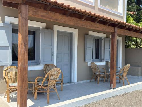 Μπαλκόνι ή βεράντα στο Olga's Sea View Studios, 400m from Ipsos Beach