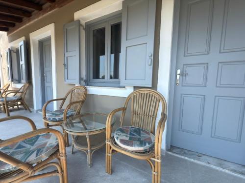 Μπαλκόνι ή βεράντα στο Olga's Sea View Studios, 400m from Ipsos Beach