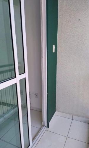 an empty room with a door and a mirror at Apartamento cop 30 ainda será mobiliado in Ananindeua