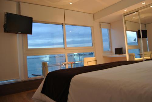 Hotel Castilla tesisinde bir odada yatak veya yataklar