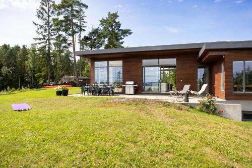 Spacious Cabin On Car-Free Island With Viewにある庭