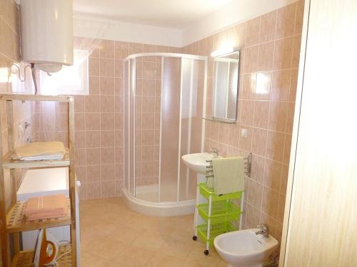 Ένα μπάνιο στο Apartmani Kvesic - Azzurro