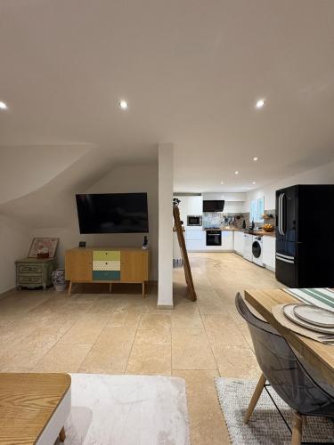 Belle maison avec piscine privative dans une résidence calme et securisee