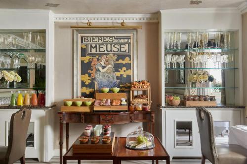 a room with a table with food and drinks at Egerton House in London