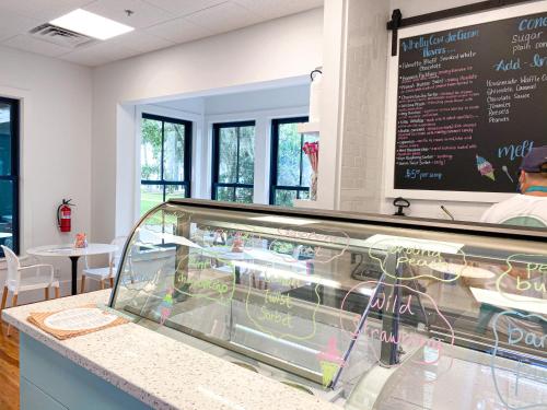 a fast food restaurant with a counter with a cash register at Montage Palmetto Bluff in Bluffton
