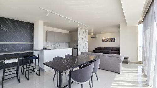 a kitchen and living room with a table and chairs at Tabarja Hills apartment in ‘Ayn aş Şughayrah