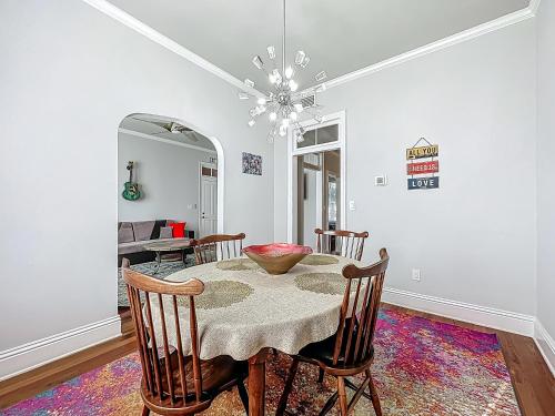 Foto dalla galleria di Cozy Quiet St Augustine Private Condo - 2bed, 1 bath, Sleeps 6, Steps to Historic St Augustine Center & All Tourist Attractions, Restaurants, Cafes, Backyard, Porch a St. Augustine
