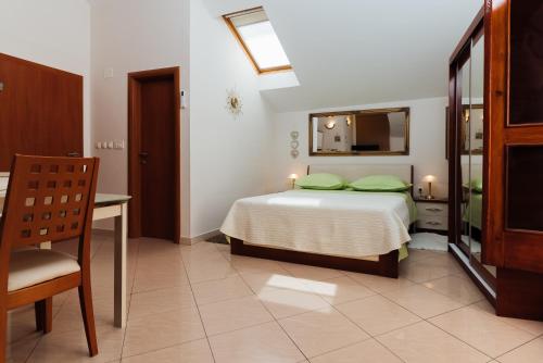 Katil atau katil-katil dalam bilik di Old town Villa TROGIR STARS with free parking