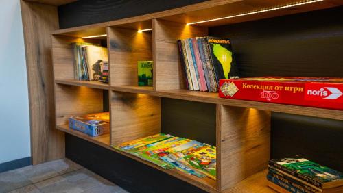 a book shelf filled with lots of books at Villa Veranda in Smolyan