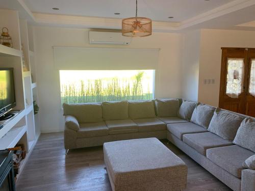 Gambar di galeri bagi Casa con Parque y pileta di Estación Monte