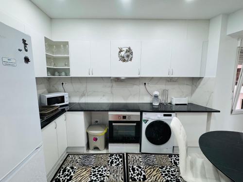 a kitchen with white cabinets and a dishwasher at Apartamento céntrico Vinaros 1A in Vinarós