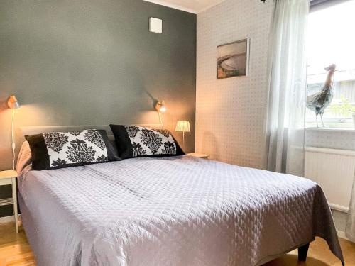 Postel nebo postele na pokoji v ubytování 5 person holiday home in 38472