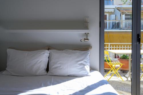 Sunbathed Balcony - Philopappou View