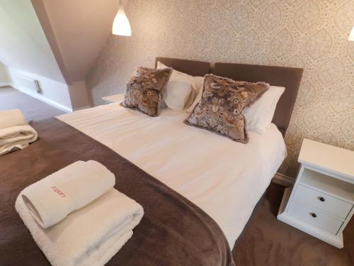 a bedroom with two beds with white sheets and pillows at Seadrift in Westleton