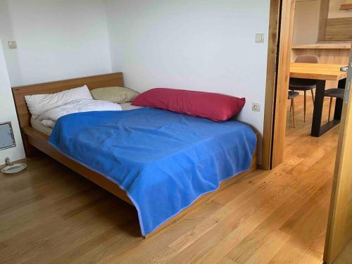 Ένα ή περισσότερα κρεβάτια σε δωμάτιο στο Apartment9B