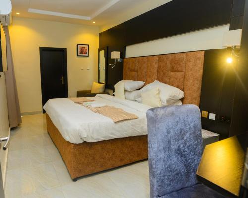 Voodi või voodid majutusasutuse Proximus Hotel and Suites toas
