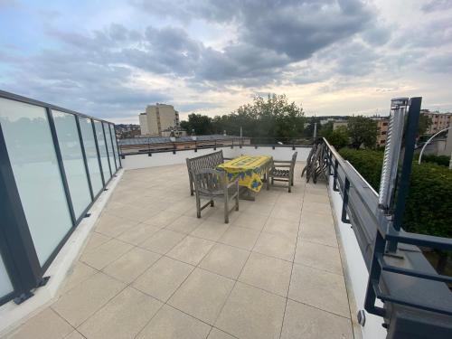 Балкон или терраса в PENTHOUSE Terrasse vue Paris 7mn Montparnasse et 5mn Porte de Versailles