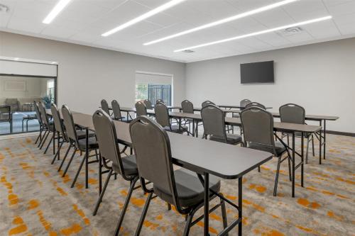 a conference room with tables and chairs and a screen at Best Western Plus Elizabethtown Inn & Suites in Elizabethtown