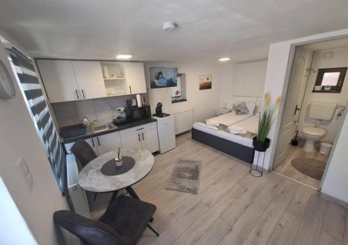 a small room with a kitchen and a bed at SALT HOUSE Apartman in Gheorgheni