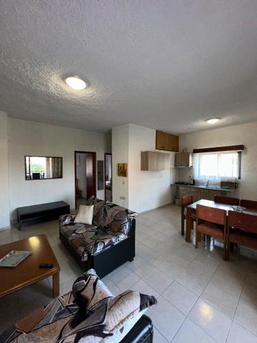 Posezení v ubytování Cozy Home 400m From The Beach!