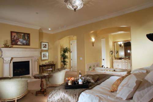 a living room with a bed and a bath tub at Villa Arden Hills in Sacramento