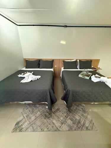 Una cama o camas en una habitación de Studios 422