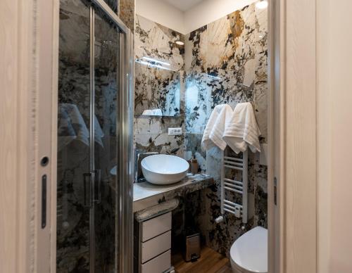 BOHEMIAN PIGNETO RHOME - 2 bdr 2 bath family friendly comfort & elegance - Colosseum at 4 metro stops - Vibrant & secure area, Pigneto metro & historic car free Island at 10 min walk - Easy access to Termini, La Sapienza, Policlinico Umberto I