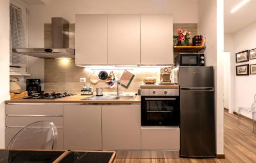 BOHEMIAN PIGNETO RHOME - 2 bdr 2 bath family friendly comfort & elegance - Colosseum at 4 metro stops - Vibrant & secure area, Pigneto metro & historic car free Island at 10 min walk - Easy access to Termini, La Sapienza, Policlinico Umberto I