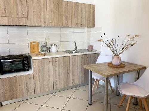 Η κουζίνα ή μικρή κουζίνα στο Platanias Memories Studio 3