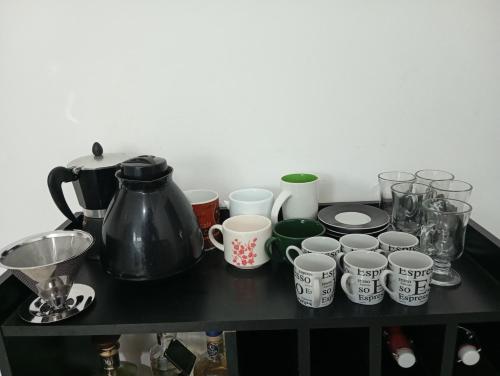 a table with cups and other items on it at Casa Ampla em Boituva-SP in Boituva