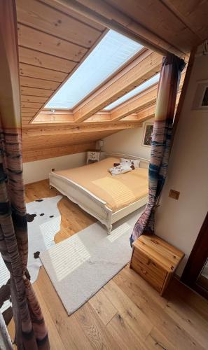 a attic room with a bed and a skylight at Outstandingfree in Holzleiten