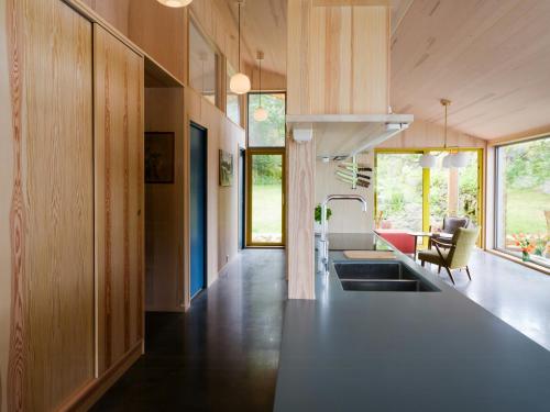 Fotografie z fotogalerie ubytování Modern Cabin At Hovekilen With Private Beach v destinaci Færvik
