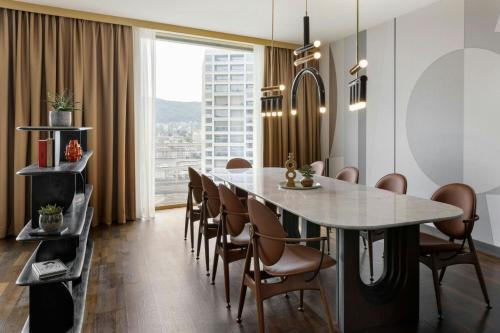 Photo de la galerie de l'établissement Renaissance Zurich Tower Hotel, à Zurich