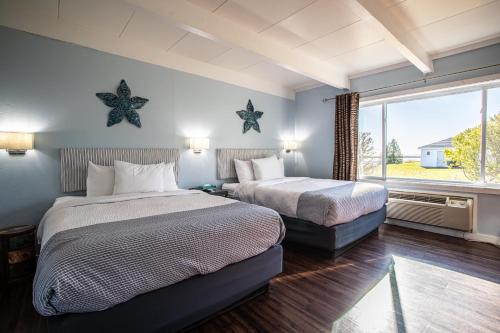 Ένα ή περισσότερα κρεβάτια σε δωμάτιο στο Beachfront Inn