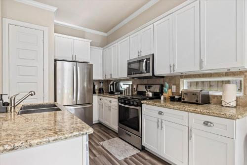 Kuchyň nebo kuchyňský kout v ubytování Near Med Center NRG Balcony Yard Desk WiFi Games