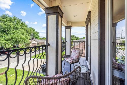 Balkón nebo terasa v ubytování Near Med Center NRG Balcony Yard Desk WiFi Games