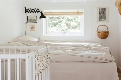 En eller flere senge i et værelse på Home With Tranquility And Space For Play