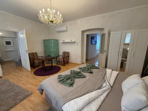Postel nebo postele na pokoji v ubytování Corte Apartman
