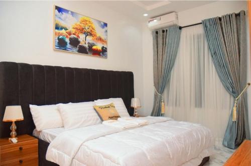 Postel nebo postele na pokoji v ubytování Radiant Rise Apartments