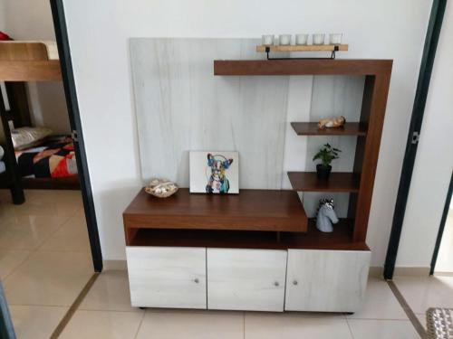a room with a book shelf and a desk at Finca Doña Ime in Calimita