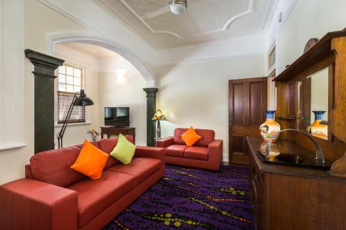 TV a/nebo společenská místnost v ubytování Cumquat House