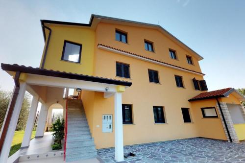 Apartments with parking spaces Vilanija, Umag - 24656