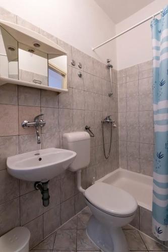 Apartments by the sea Zivogosce - Blato, Makarska - 24667