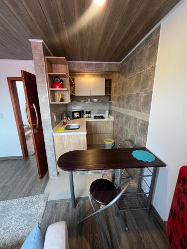 a small kitchen with a table in a room at Apto Prados de San Jorge in Guatavita