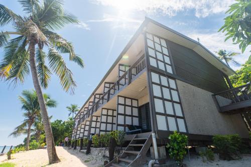 a building on the beach with a palm tree at Beachcomber Island Resort in Beachcomber Island