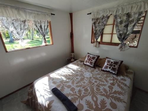 Postel nebo postele na pokoji v ubytování HAUHITI Lodge