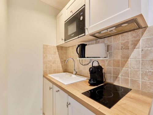 Photo de la galerie de l'établissement Apartement with AC Center of Paris, à Paris